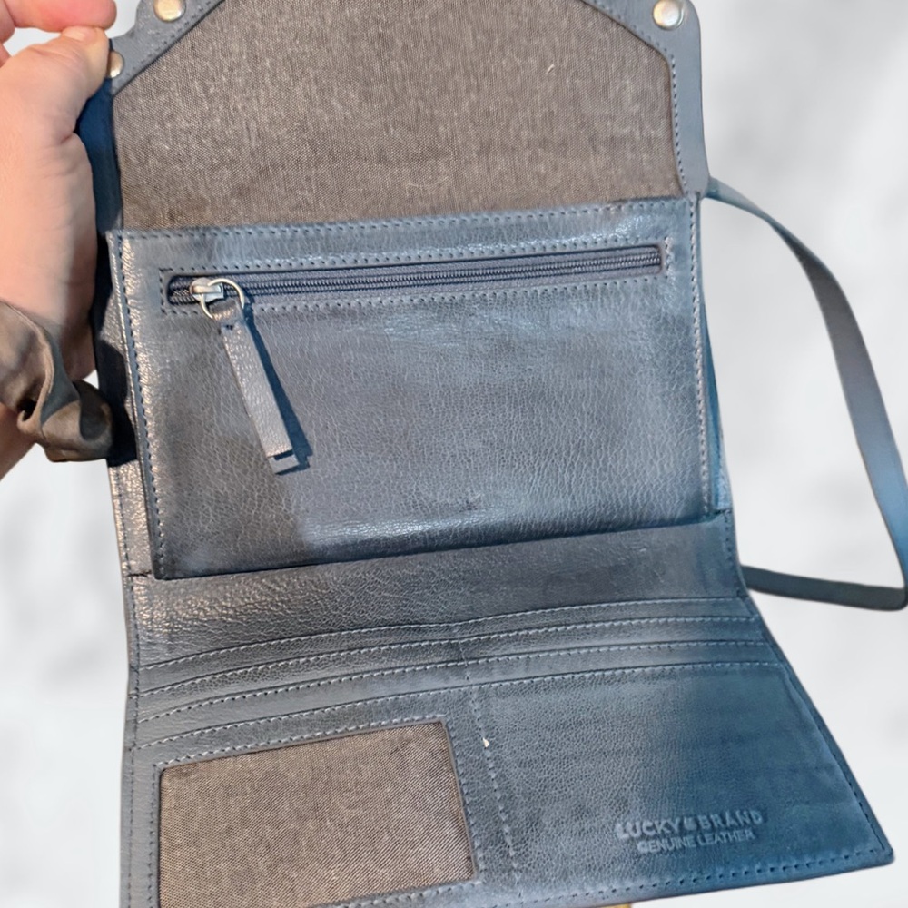 Lucky Brand Crossbody Wallet - Picture 5 of 6